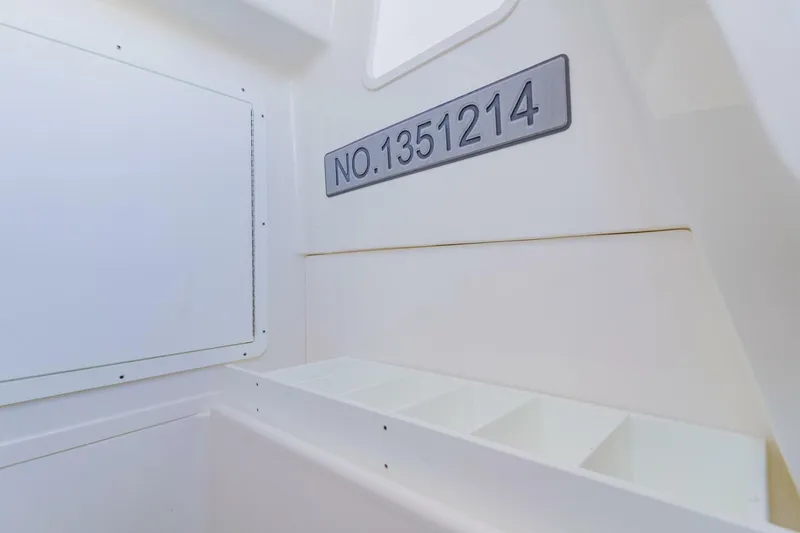 Slide: The Image of SeaVee 370z 2025 - 53