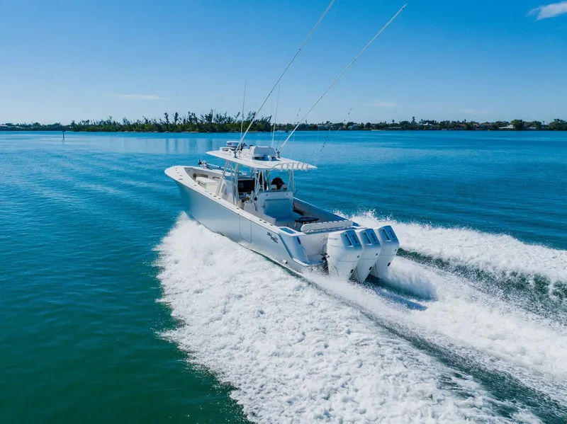 Slide: The Image of SeaVee 370z 2025 - 6