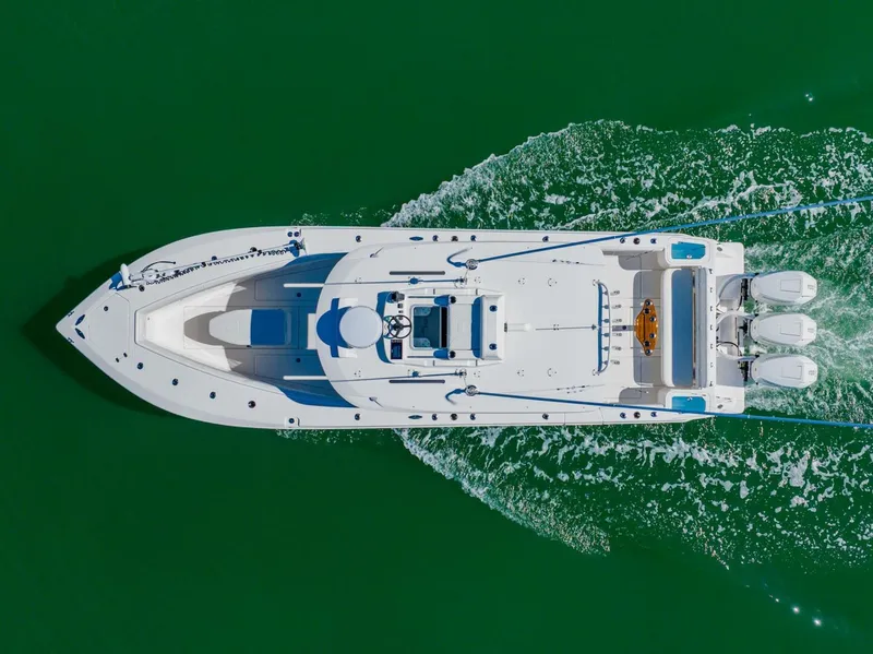 Slide: The Image of SeaVee 370z 2025 - 7
