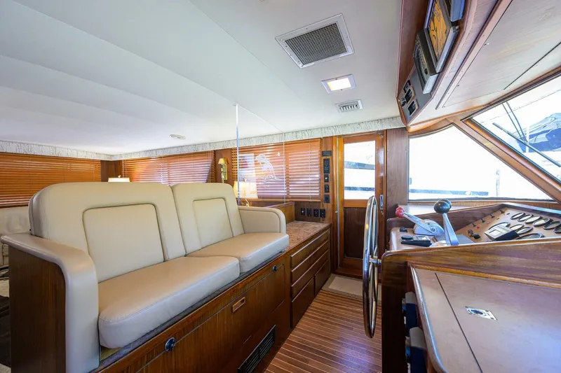 Slide: The Image of Hatteras 63 Motor Yacht 1987 - 18