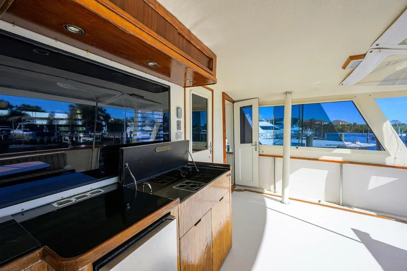 Slide: The Image of Hatteras 63 Motor Yacht 1987 - 45