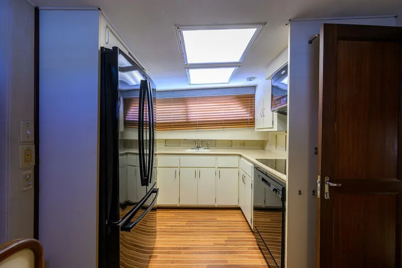 Slide: The Image of Hatteras 63 Motor Yacht 1987 - 8