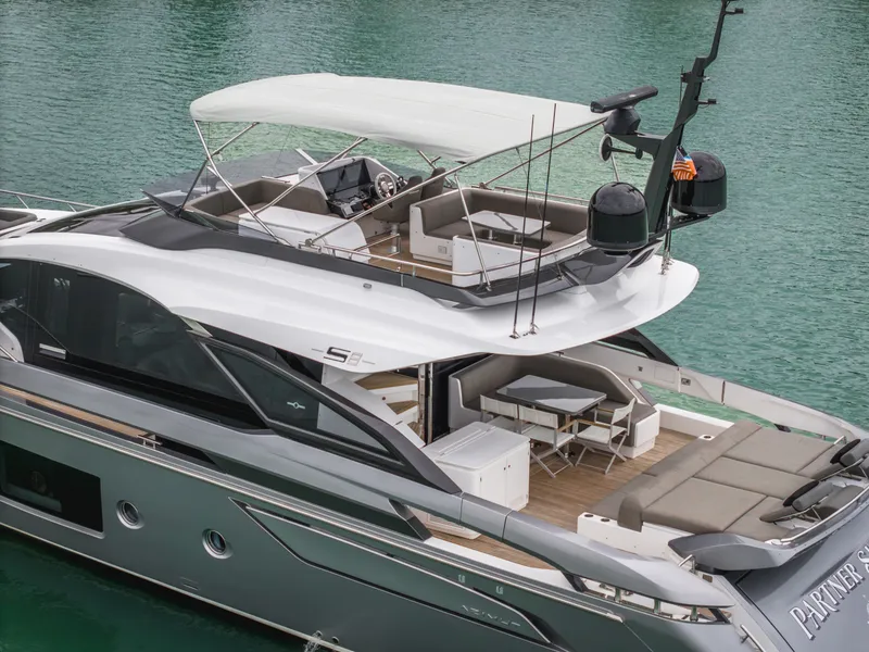 Slide: The Image of Azimut S8 2020 - 11