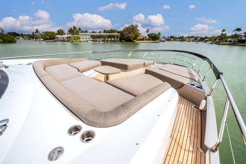 Slide: The Image of Azimut S8 2020 - 14