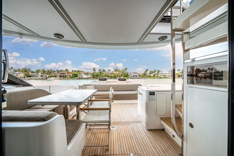 Slide: The Image of Azimut S8 2020 - 17