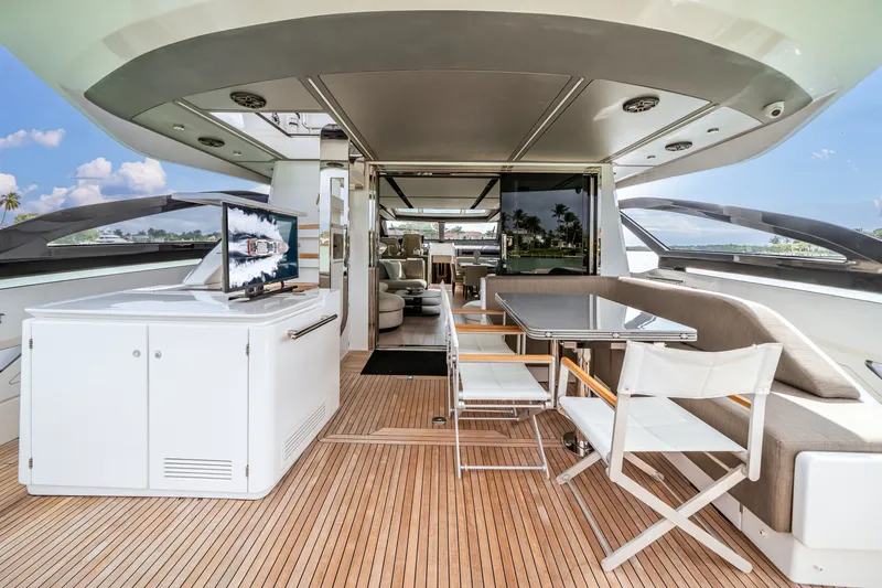 Slide: The Image of Azimut S8 2020 - 18