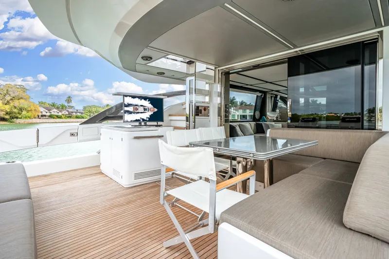 Slide: The Image of Azimut S8 2020 - 19