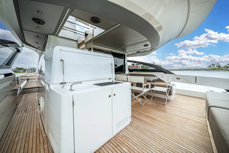 Slide: The Image of Azimut S8 2020 - 20
