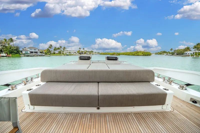 Slide: The Image of Azimut S8 2020 - 24