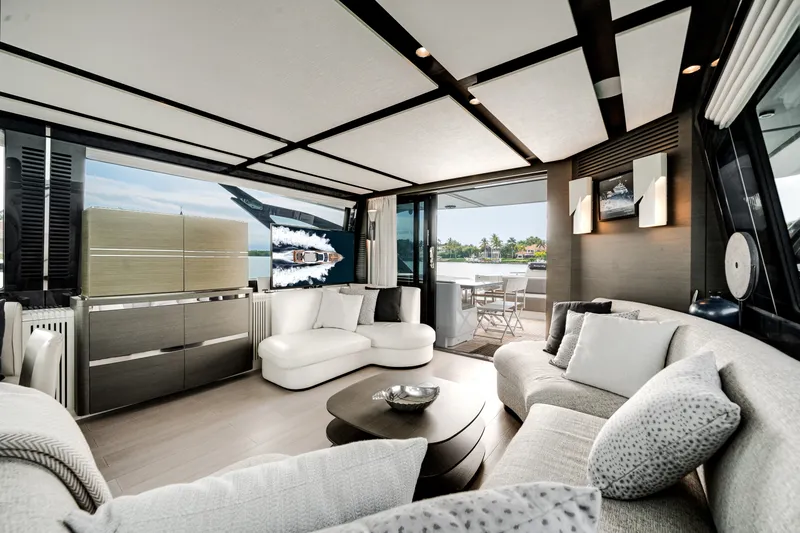 Slide: The Image of Azimut S8 2020 - 31