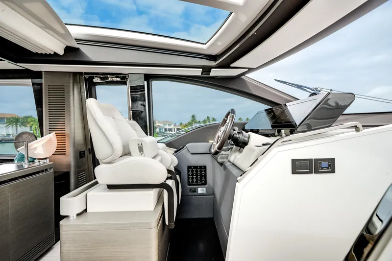 Slide: The Image of Azimut S8 2020 - 37