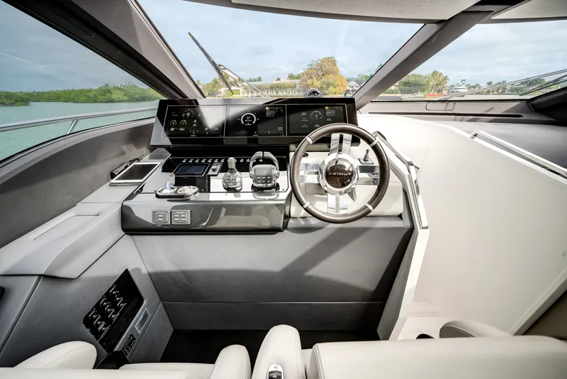 Slide: The Image of Azimut S8 2020 - 38