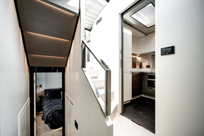 Slide: The Image of Azimut S8 2020 - 39