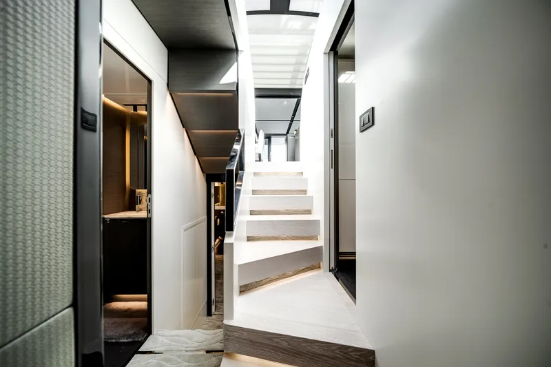 Slide: The Image of Azimut S8 2020 - 42