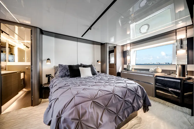 Slide: The Image of Azimut S8 2020 - 43