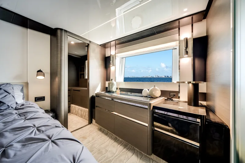 Slide: The Image of Azimut S8 2020 - 44