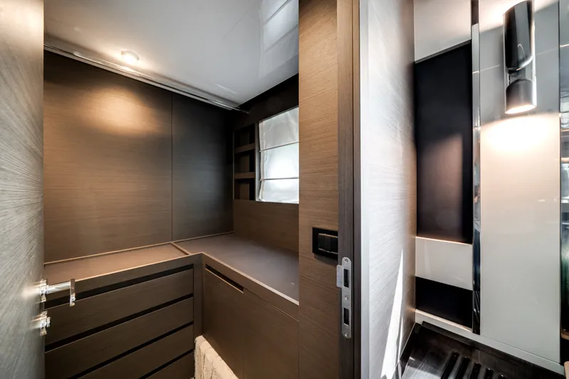 Slide: The Image of Azimut S8 2020 - 48
