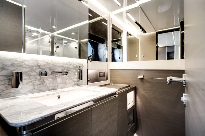 Slide: The Image of Azimut S8 2020 - 50