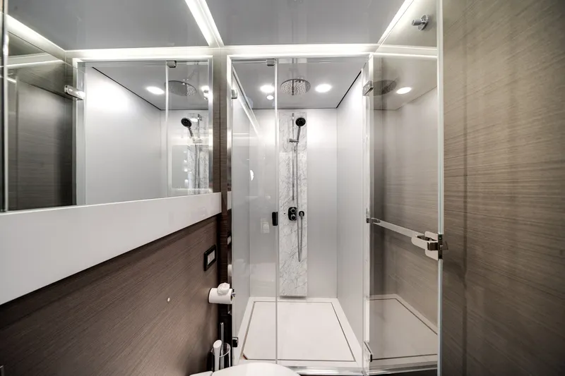 Slide: The Image of Azimut S8 2020 - 51