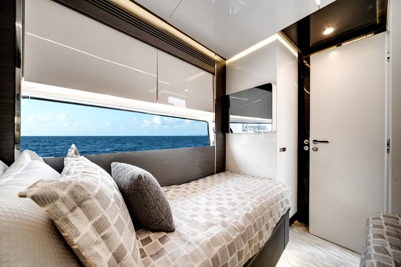 Slide: The Image of Azimut S8 2020 - 53