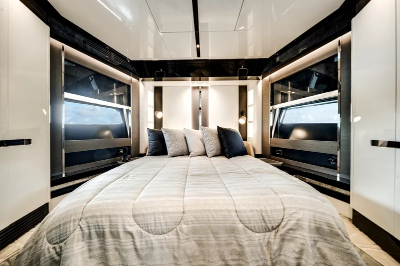 Slide: The Image of Azimut S8 2020 - 56