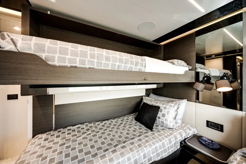 Slide: The Image of Azimut S8 2020 - 62