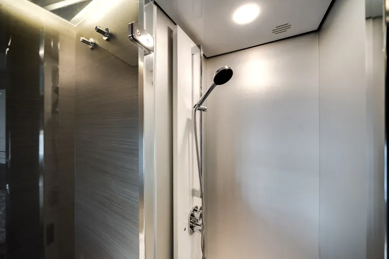 Slide: The Image of Azimut S8 2020 - 64