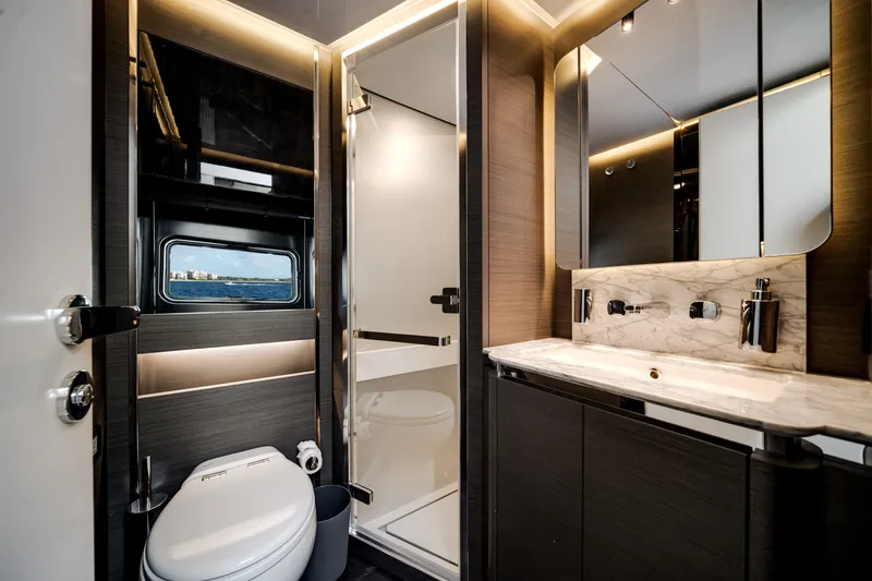 Slide: The Image of Azimut S8 2020 - 65