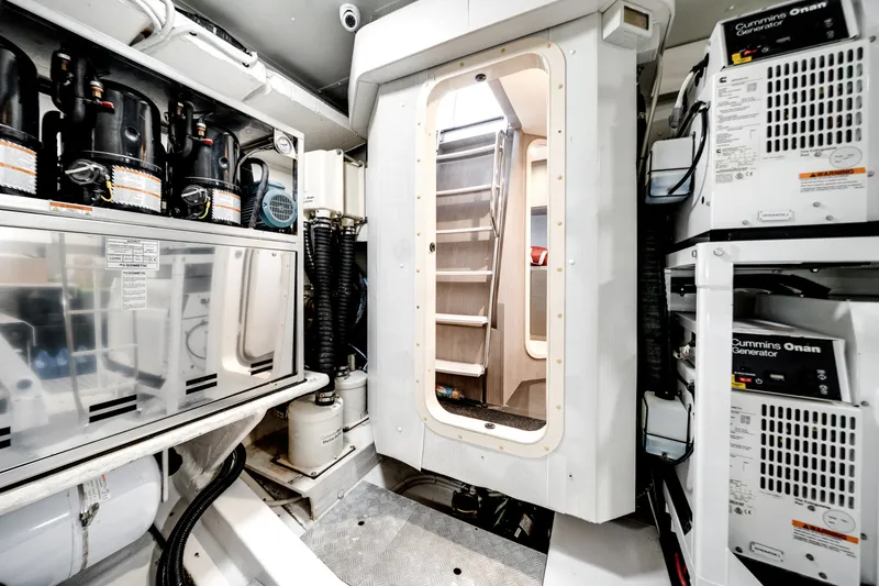 Slide: The Image of Azimut S8 2020 - 75