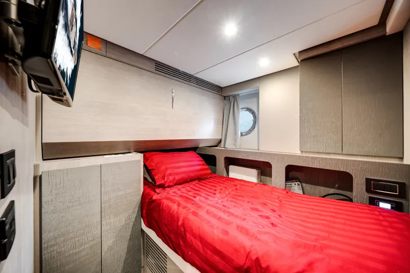 Slide: The Image of Azimut S8 2020 - 78