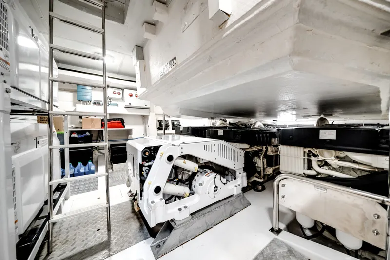 Slide: The Image of Azimut S8 2020 - 81