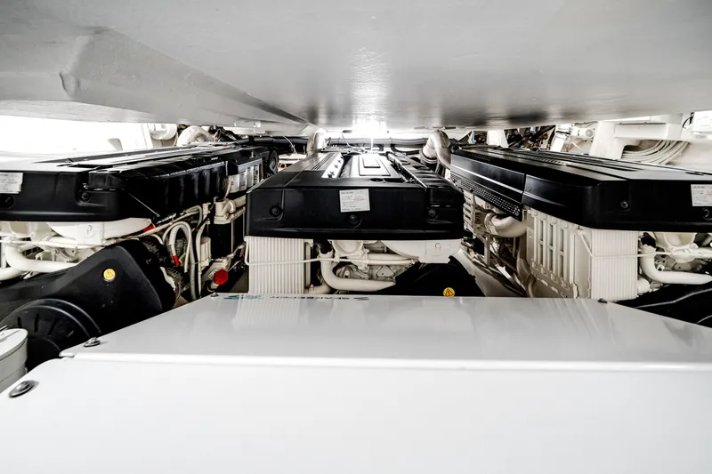Slide: The Image of Azimut S8 2020 - 85