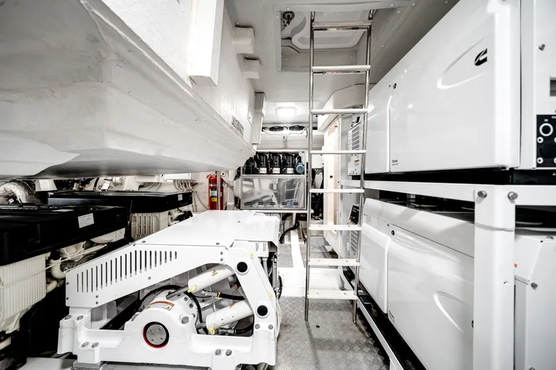 Slide: The Image of Azimut S8 2020 - 87