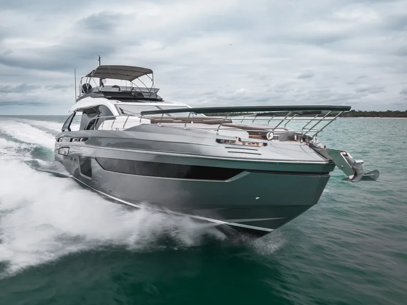 Slide: The Image of Azimut S8 2020 - 90
