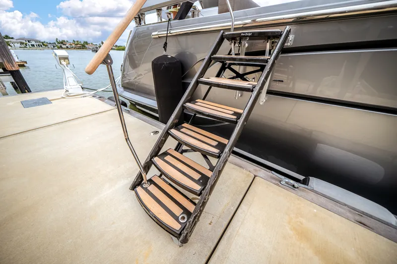 Slide: The Image of Azimut S8 2020 - 98