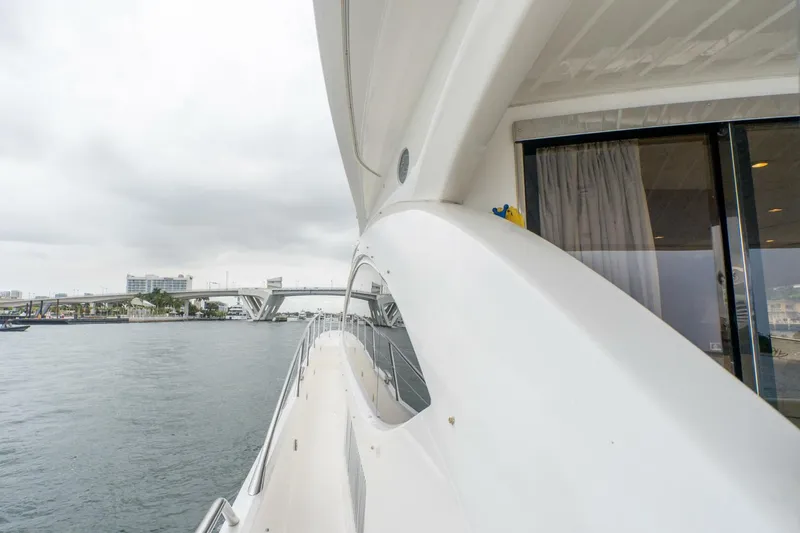 Slide: The Image of Sunseeker Manhattan 70 2008 - 12