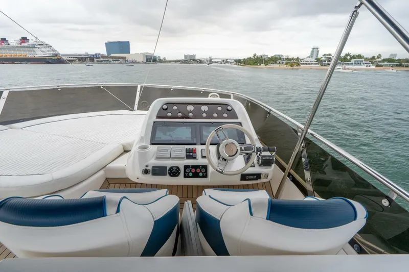 Slide: The Image of Sunseeker Manhattan 70 2008 - 19