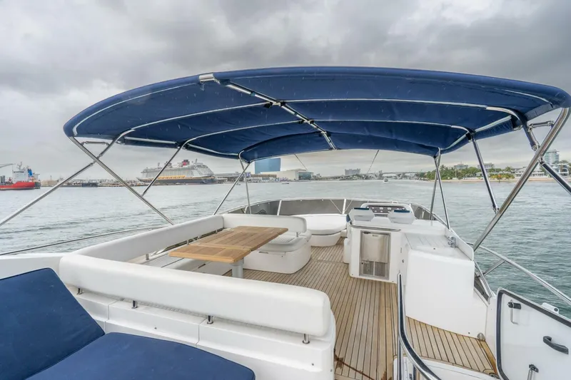 Slide: The Image of Sunseeker Manhattan 70 2008 - 21