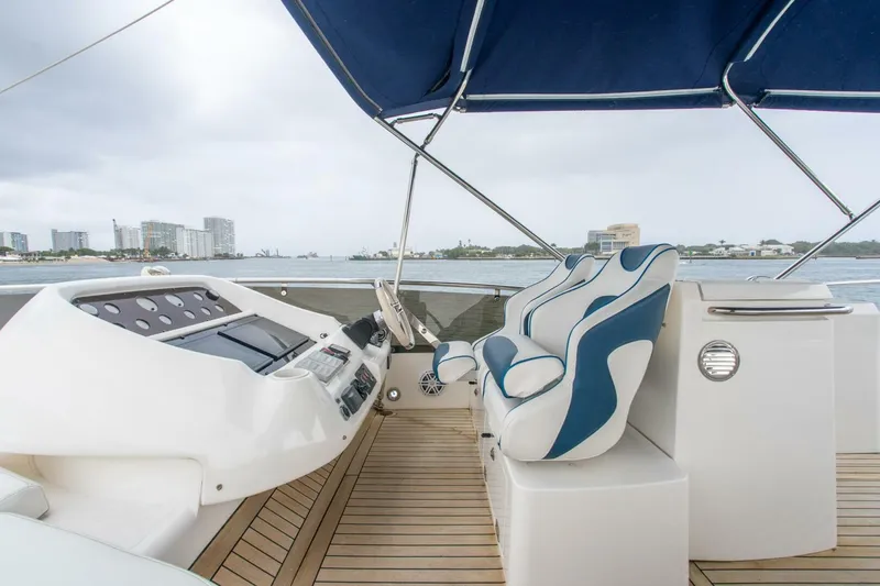 Slide: The Image of Sunseeker Manhattan 70 2008 - 22