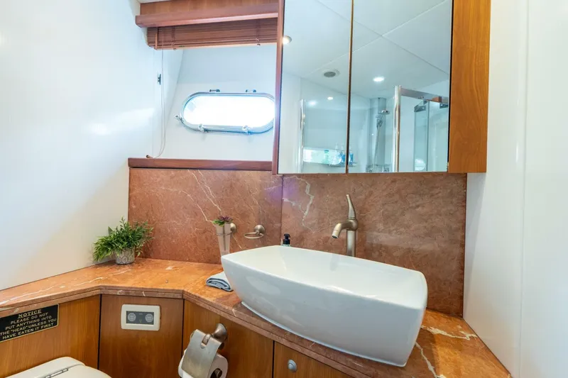 Slide: The Image of Sunseeker Manhattan 70 2008 - 26