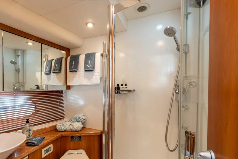 Slide: The Image of Sunseeker Manhattan 70 2008 - 30