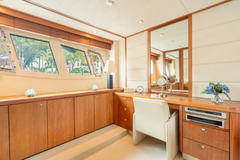 Slide: The Image of Sunseeker Manhattan 70 2008 - 49