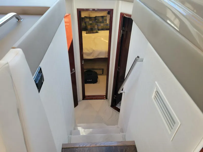 Slide: The Image of Sea Ray Sundancer 460 2017 - 16