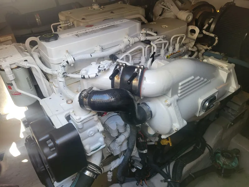 Slide: The Image of Sea Ray Sundancer 460 2017 - 28