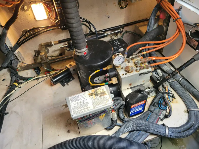Slide: The Image of Sea Ray Sundancer 460 2017 - 34