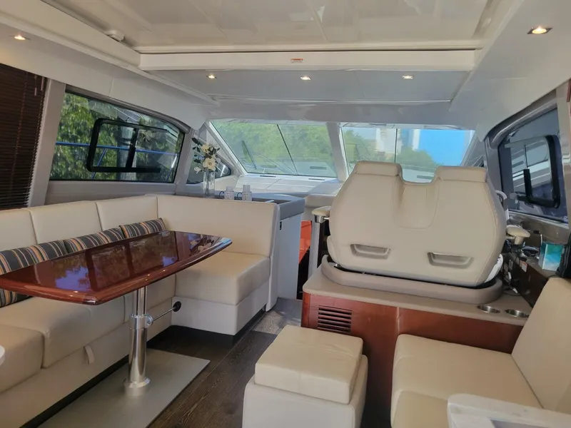 Slide: The Image of Sea Ray Sundancer 460 2017 - 4