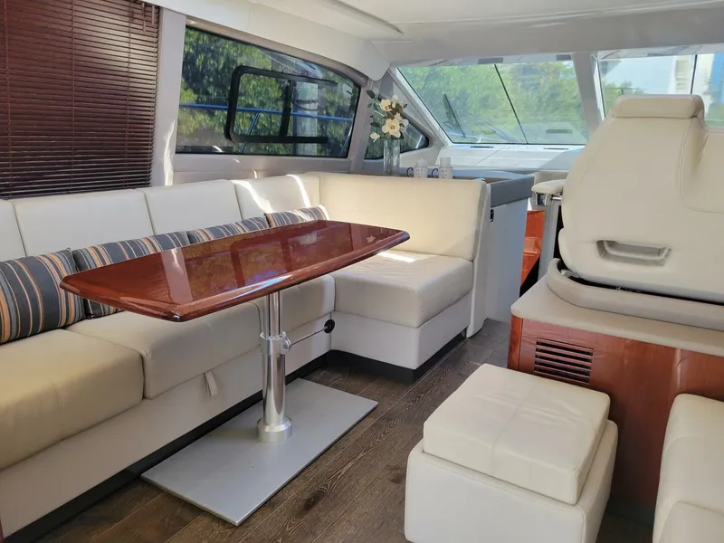 Slide: The Image of Sea Ray Sundancer 460 2017 - 5