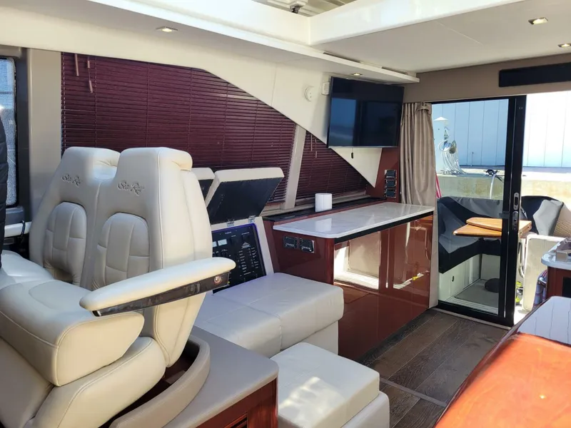 Slide: The Image of Sea Ray Sundancer 460 2017 - 6