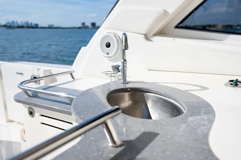 Slide: The Image of Sea Ray 48 Sundancer 2005 - 17