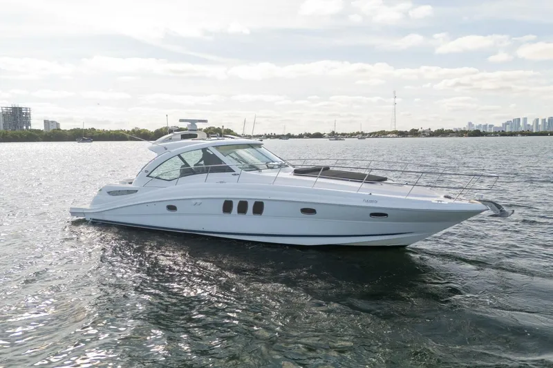 Slide: The Image of Sea Ray 48 Sundancer 2005 - 2